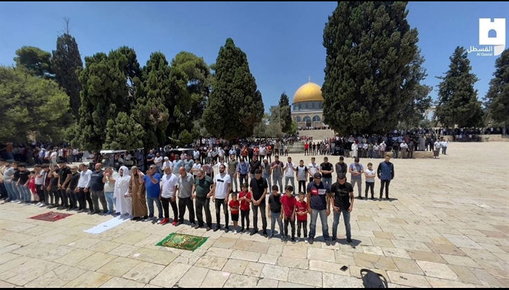 صلاة الجمعة في باحات المسجد الأقصى المبارك