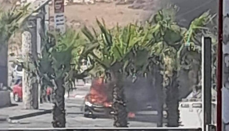 احتراق مركبة عند مفرق الرام شمال القدس