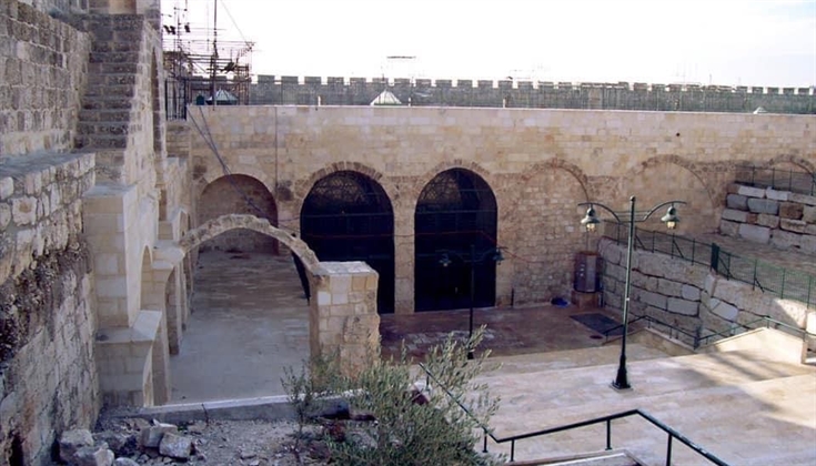 فتح البوابات العملاقة للمصلى المرواني