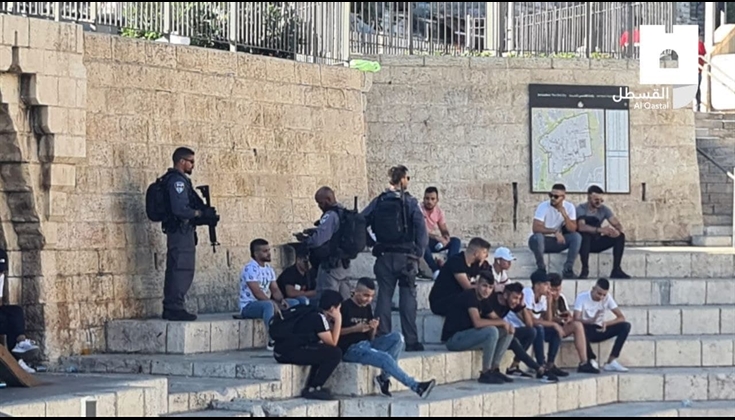 قوات الاحتلال قامت بتفتيش الشبان وتدقيق هويات عدد منهم