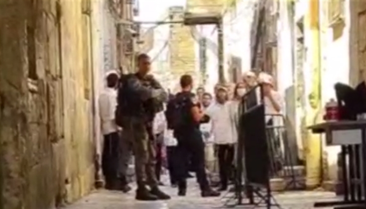 مستوطنون يقتحمون المسجد الأقصى