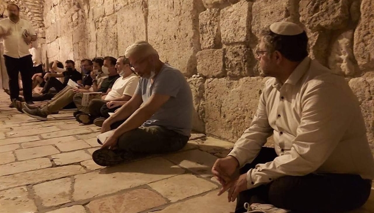 بن جفير مع أفراد عصابات يحتشدون في هذه الأثناء