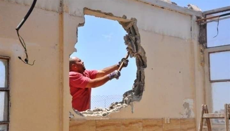 محمد مطر أمهلته البلدية في ثاني أيام عيد الأضحى 21يوما لهدم منزله