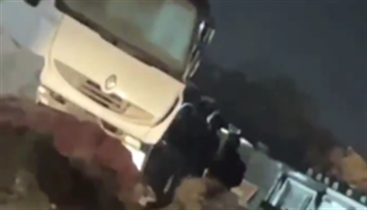 آليات الاحتلال تشرع بتنفيذ أعمال هدم وتجريف