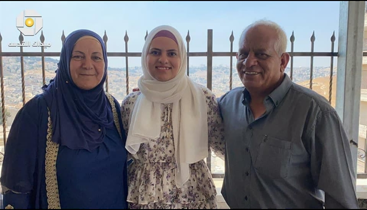 ألاء علي حلبية الأولى (مكرر) في الفرع العلمي بمعدل 99.7