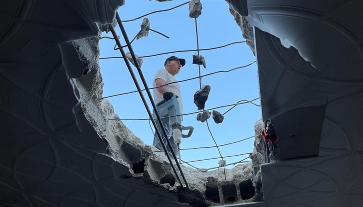 تحت تهديد الغرامات الباهظة التي يفرضها الاحتلال