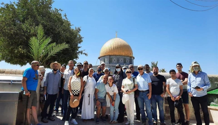 ضباط وسفراء سابقون في حكومة الاحتلال