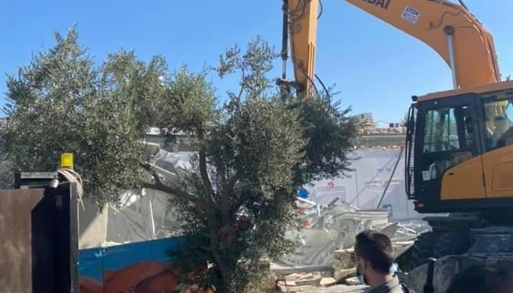 جرافة الاحتـلال هدمت -صباح اليوم- منشأة تعود للشاب محمد حسين جمعة