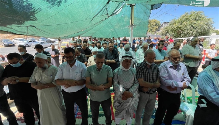 صلاة الجمعة في خيمة التضامن المركزية بحي البستان