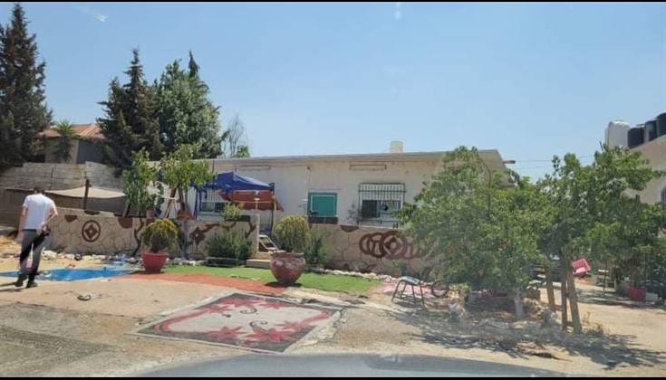 قرار بهدم منزله الذي يأويه وأطفاله السته