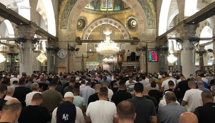 أعداد كبيرة من المصلين توافدوا فجر اليوم الجمعة لأداء صلاة الفجر