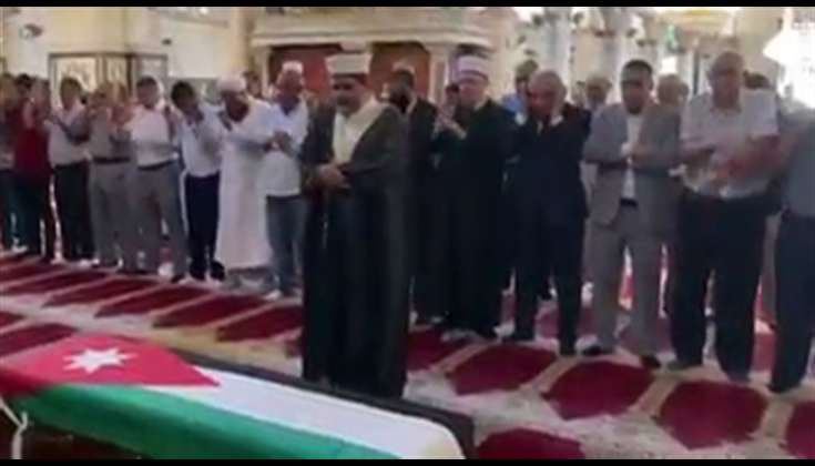 الصلاة من داخل المصلى القبلي في المسجد الأقصى