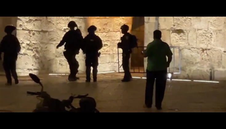 حاول الاحتلال استعراض قوته عصر يوم أمس على الأسرى في السجون