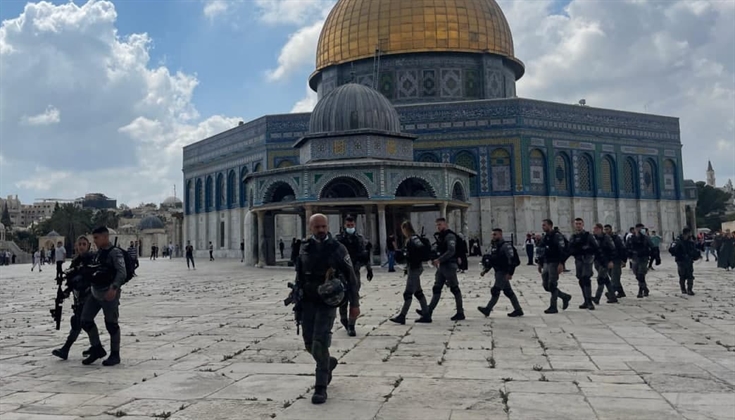 الاحتلال يقتحم ساحات المسجد الأقصى لفض وقفة تضامنية مع الأسرى