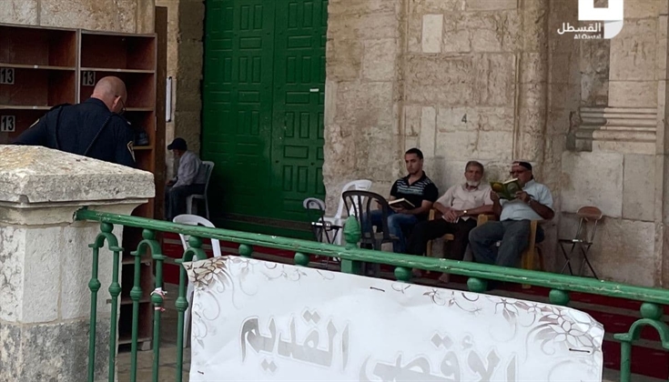 بسبب تلاوتهم للقرآن الكريم بصوت مرتفع