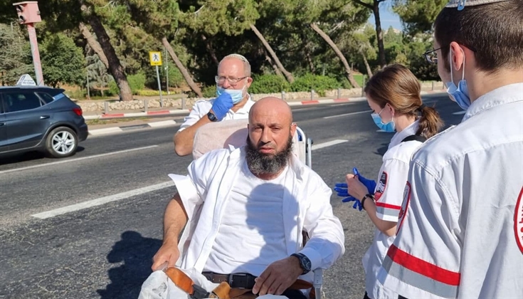 حاول أحد المستوطنين قتله بخنقه بحزام الأمان قبل قليل