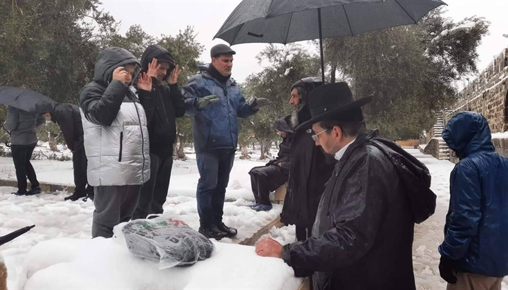 جماعات الهيكل تقتحم الأقصى اليوم صباحا، وتقوم بتدنيس ثوبه الأبيض