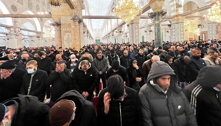 آلاف المصلين يلبون نداء الفجر العظيم للأسبوع الثامن على التوالي