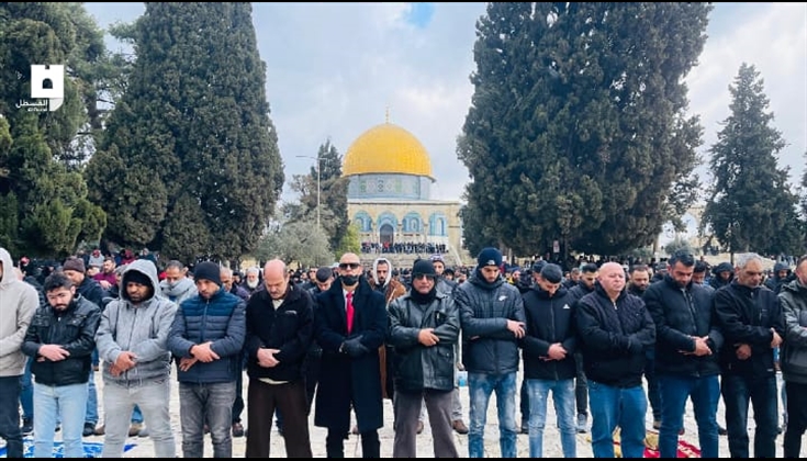 رغم الإغلاقات.. 30 ألف مُصلٍ يؤدون صلاة الجمعة في المسجد الأقصى