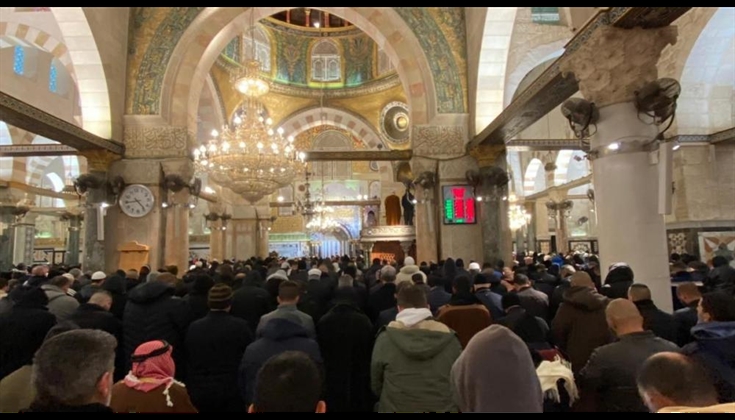 الآلاف يؤدون صلاة الفجر بالأقصى استجابة لدعوات "فجر يوم الأرض"