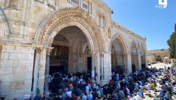 60 ألف مصلٍ يؤدون الجمعة الثانية من رمضان في الأقصى