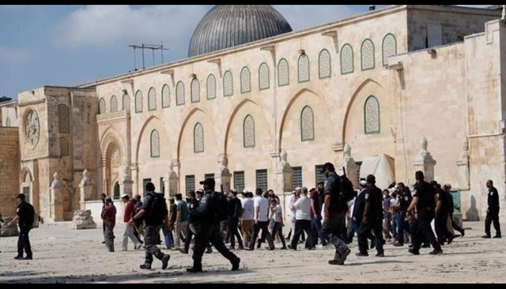 الاحتلال يقتحم "الأقصى" ويفرغه من المصلين