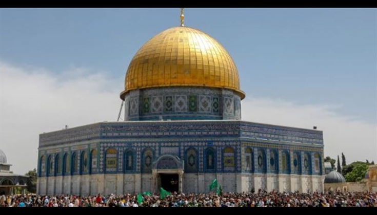 آلاف الفلسطينيين يشدون الرحال إلى الأقصى