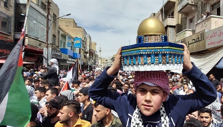 الأردن ينتفض: آلاف الأردنيين يخرجون نصرة للقدس..