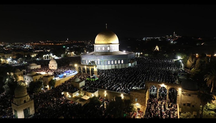 ربع مليون يحيون ليلة 27 من رمضان في الأقصى