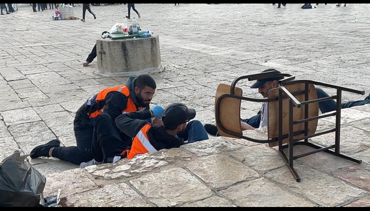 42 إصابة باعتداء الاحتلال على المصلين في "الأقصى"