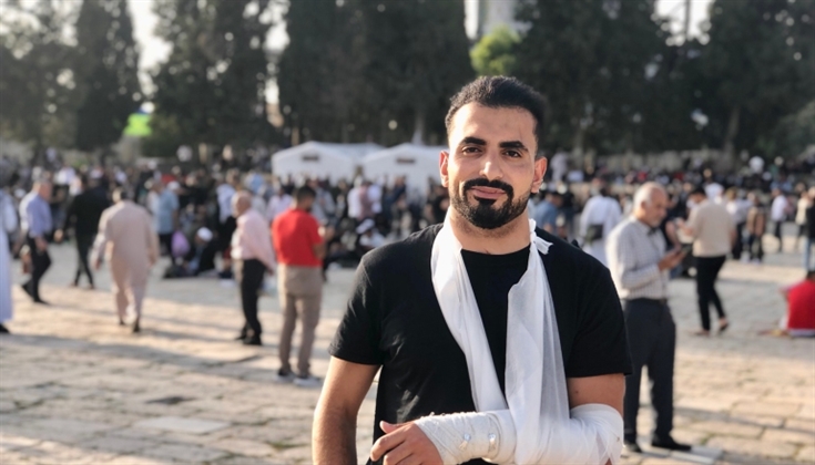 رفع علم مصر في الأقصى والاحتلال احتجزه وضربه.. الرحالة عبدول