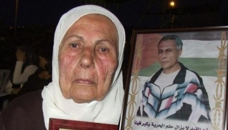 عارة تُشيّع والدة الأسير كريم يونس
