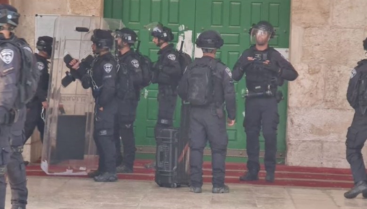 مستوطنون يقتحمون الأقصى.. قوات الاحتلال تحاصر المصلى القبلي