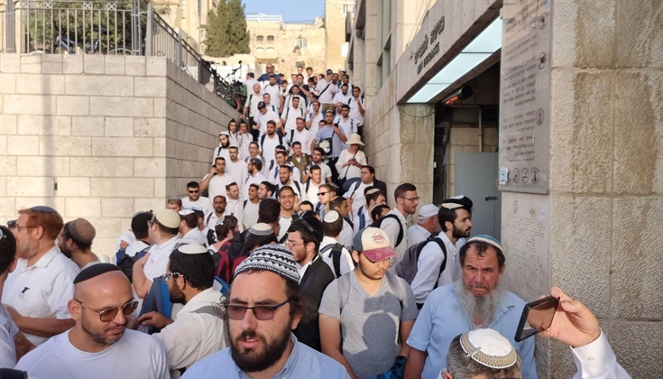 قرابة 473 مستوطنًا حتى اللحظة اقتحموا المسجد الأقصى منذ صباح