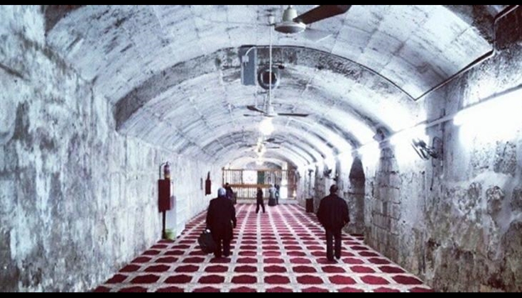 سقوط حجر في مصلى "الأقصى القديم" من السور الجنوبي