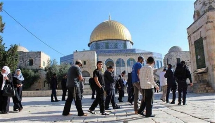 غليك وعشرات المستوطنين يقتحمون الأقصى