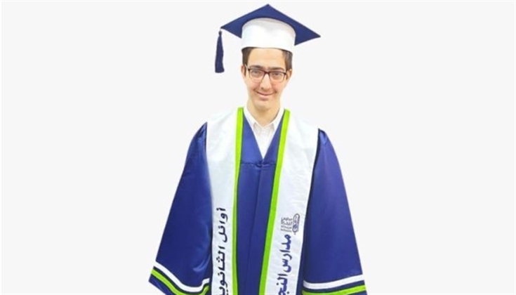 الأول بالثانوية العامة في الكويت.. طالب فلسطيني يهدي نجاحه