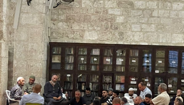 مشاركة شعبية واسعة في أداء صلاة الفجر في الأقصى