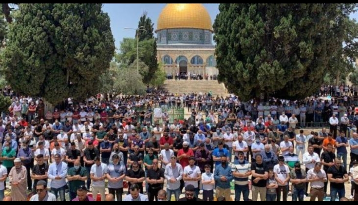 50 ألف مصلٍّ يؤدون صلاة الجمعة في "الأقصى"