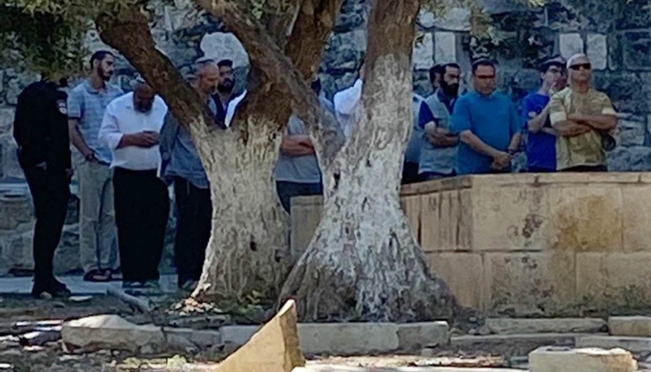 مستوطنون "إسرائيليون" يؤدون طقوساً تلمودية في الأقصى