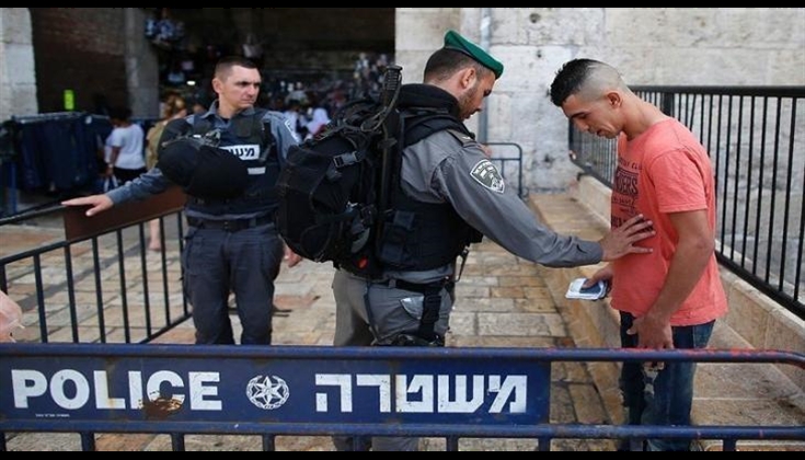 الاحتلال يعرقل وصول المصلين إلى المسجد الأقصى