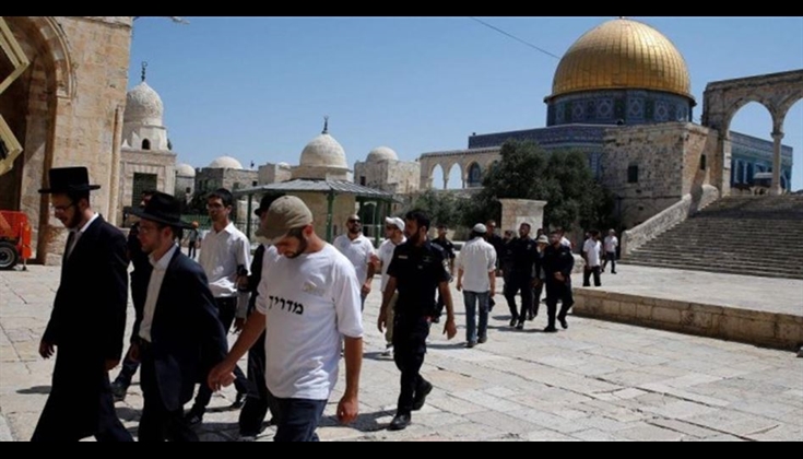 عشرات المستوطنين يقتحمون المسجد الأقصى