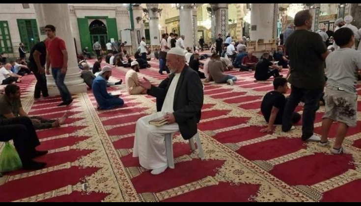 الآلاف يلبون نداء الفجر العظيم في المسجدين "الأقصى" و"الإبراهيمي"