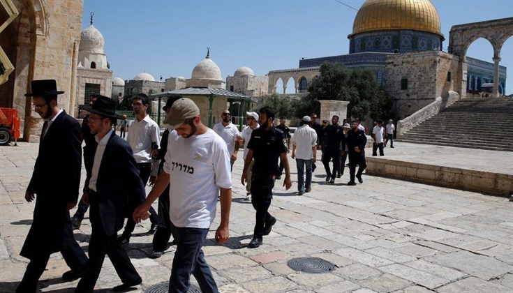 مستوطنون يقتحمون الأقصى وسط قيود مشددة