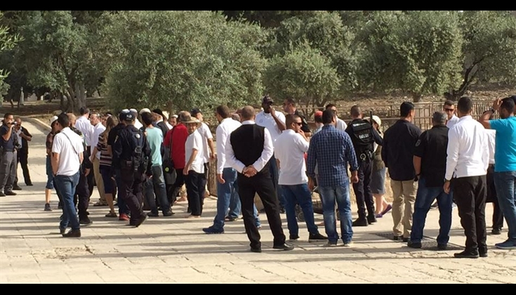 عشرات المستوطنين يقتحمون المسجد الأقصى