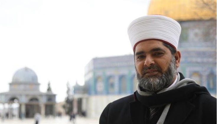 قوات الاحتلال تعتقل مدير المسجد الأقصى الشيخ الكسواني