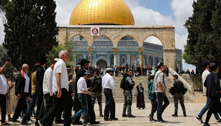 مئات المستوطنين يقتحمون المسجد الأقصى تحت حماية قوات الاحتلال