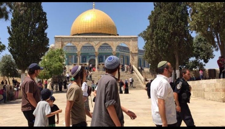 عشرات المستوطنين يقتحمون المسجد الأقصى