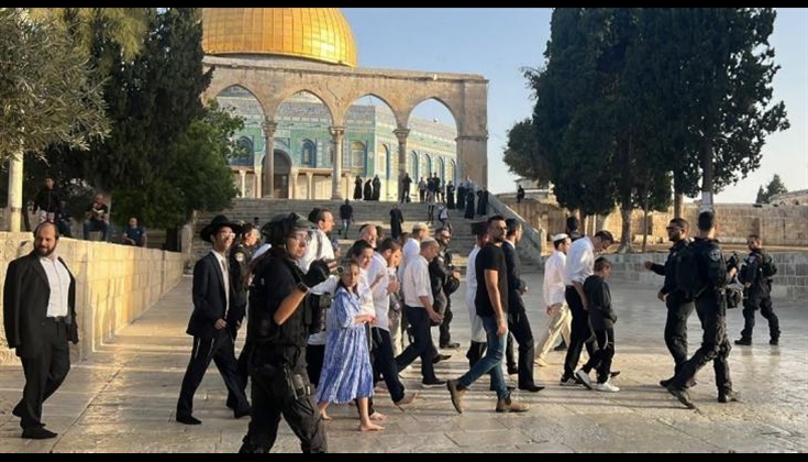 عشرات المستوطنين يقتحمون المسجد الأقصى