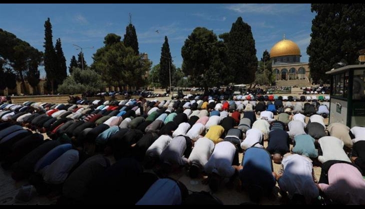 40 ألف مصلٍّ يؤدون صلاة الجمعة في "الأقصى"